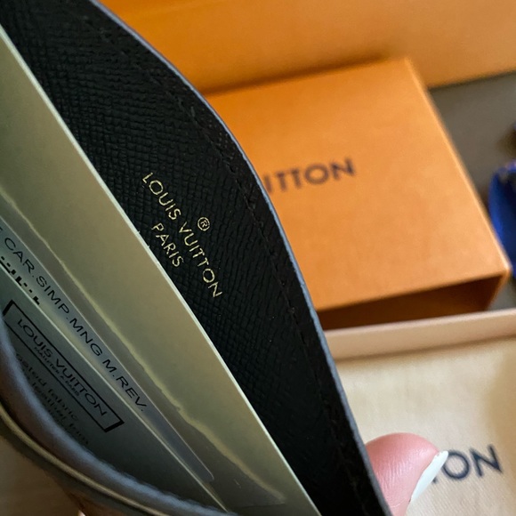 NWT Reverse LV Card Holder - Picture 5 of 7